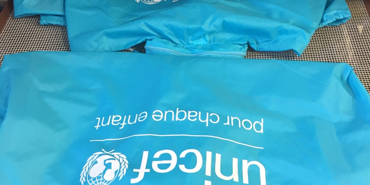 Lot De Vêtements UNICEF USA : T-shirt, Veste Et Sweat à Capuche - Taille XL - Occasion Parfait état